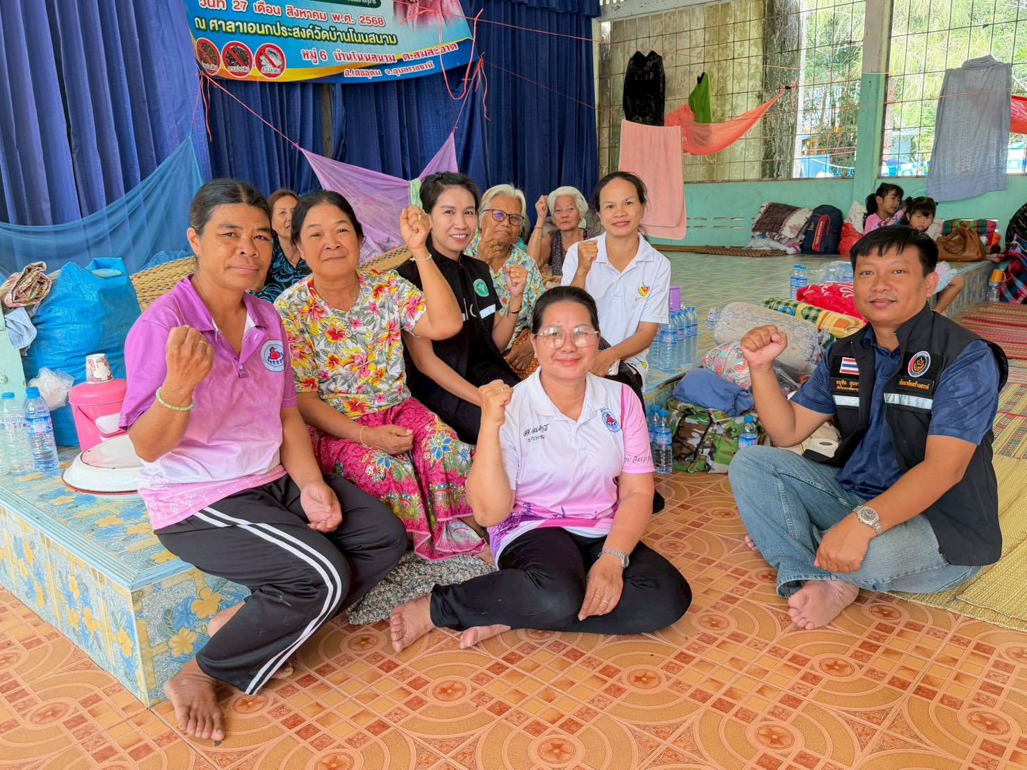 สำนักงานพัฒนาชุมชนอำเภอน้ำยืน ร่วมเยี่ยมให้กำลังใจผู้อพยพ ณ ศูนย์พักพิงชั่วคราว